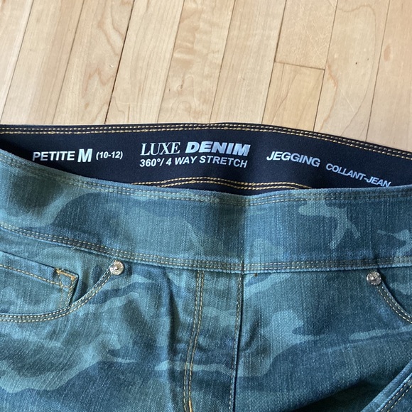 Camo Jegging Jeans - Picture 2 of 2